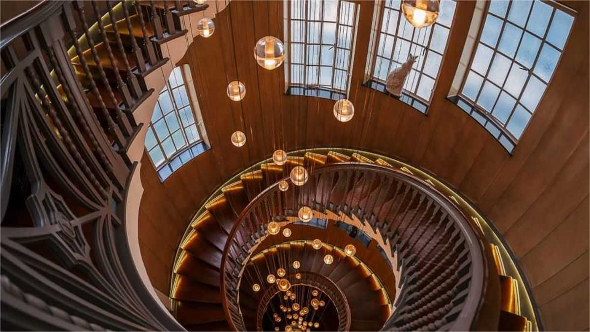 Ascending Elegance: A Guide to Selecting the Perfect Staircase Light F ...