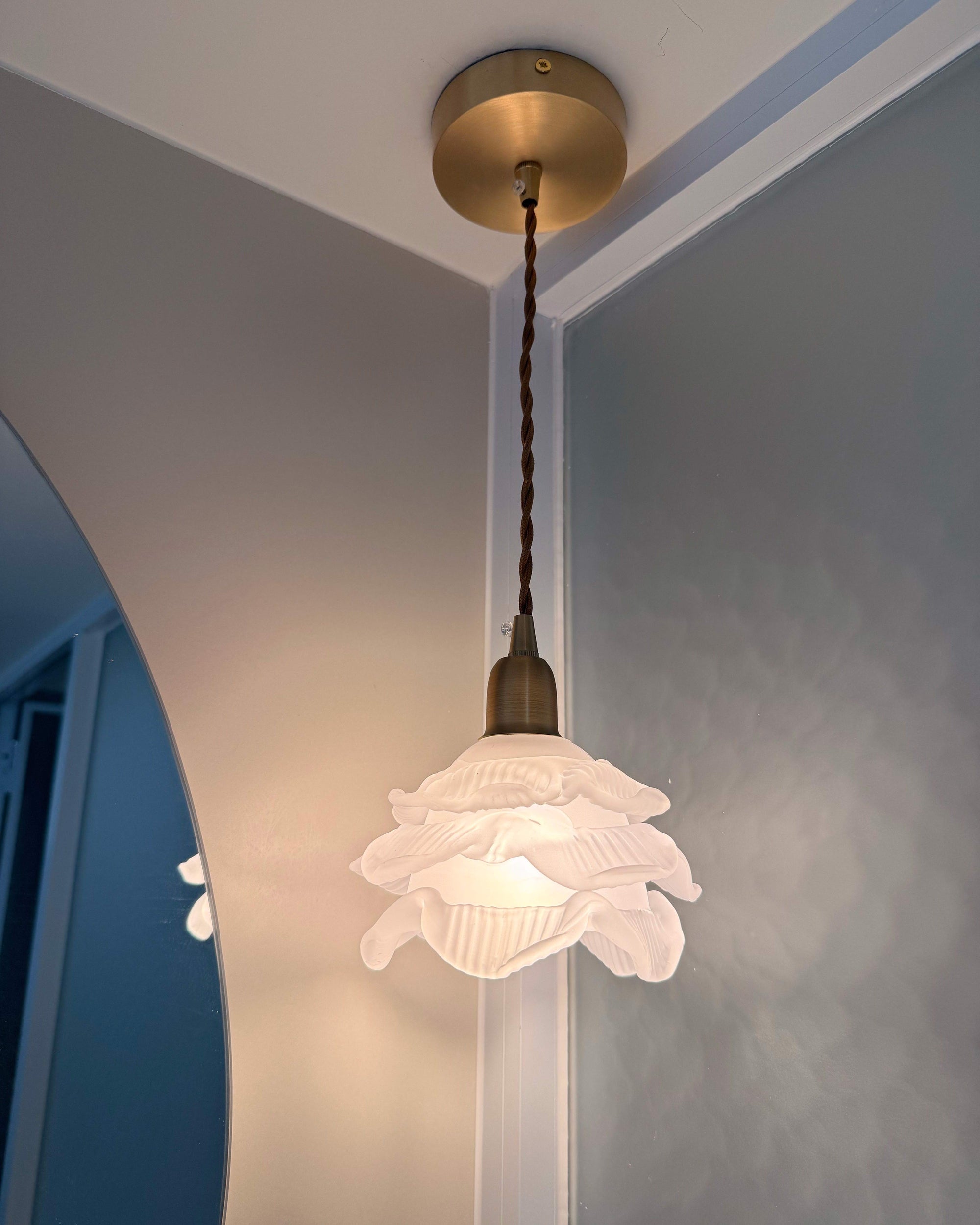 WOMO Cream White Glass Flower Pendant Light-WM3173