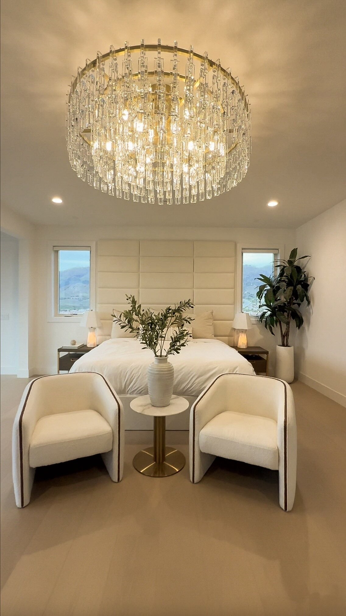 WOMO Cascading Chain Crystal Chandelier - Marignan