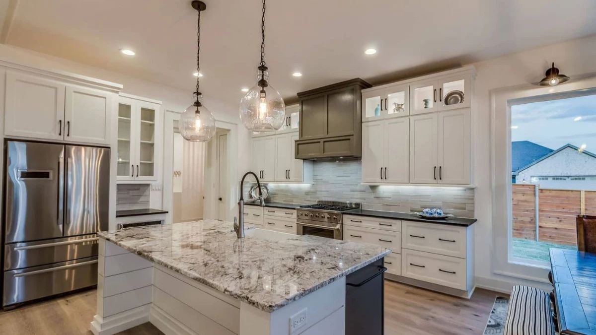 Kitchen Lighting Guide: Choosing the Right Fixtures to Illuminate and Enhance Your Space!