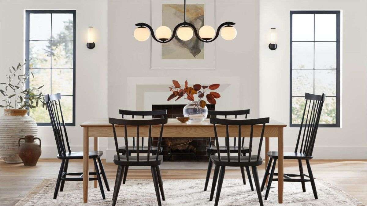 Choosing the Perfect Chandelier for Your Restaurant: Illuminating Elegance.