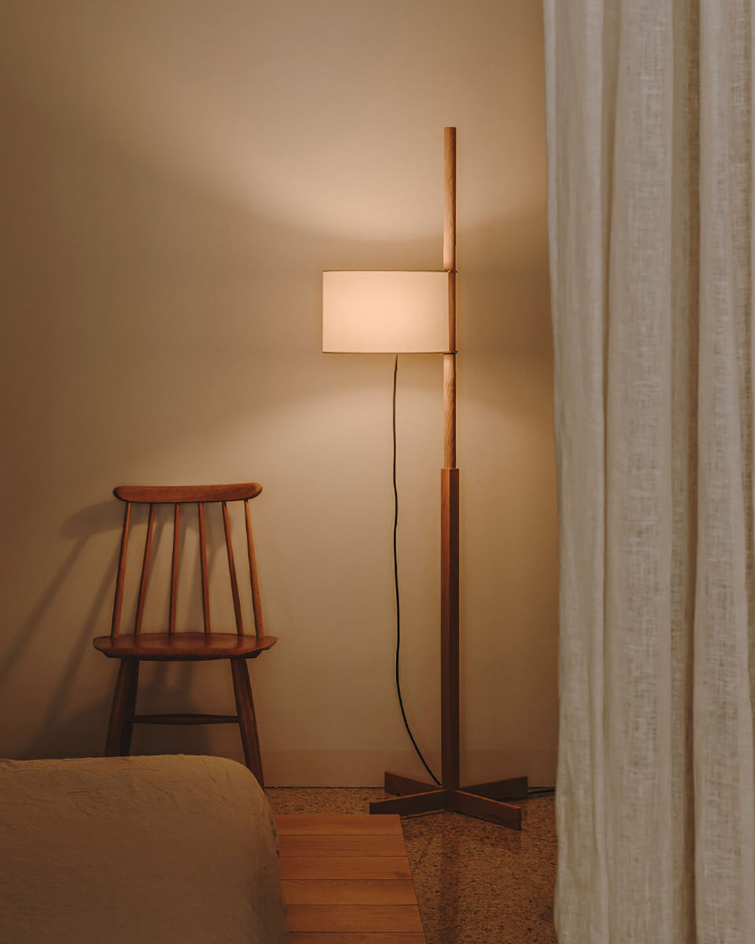 WOMO Wood Fabric Shaded Floor Lamp-WM7101