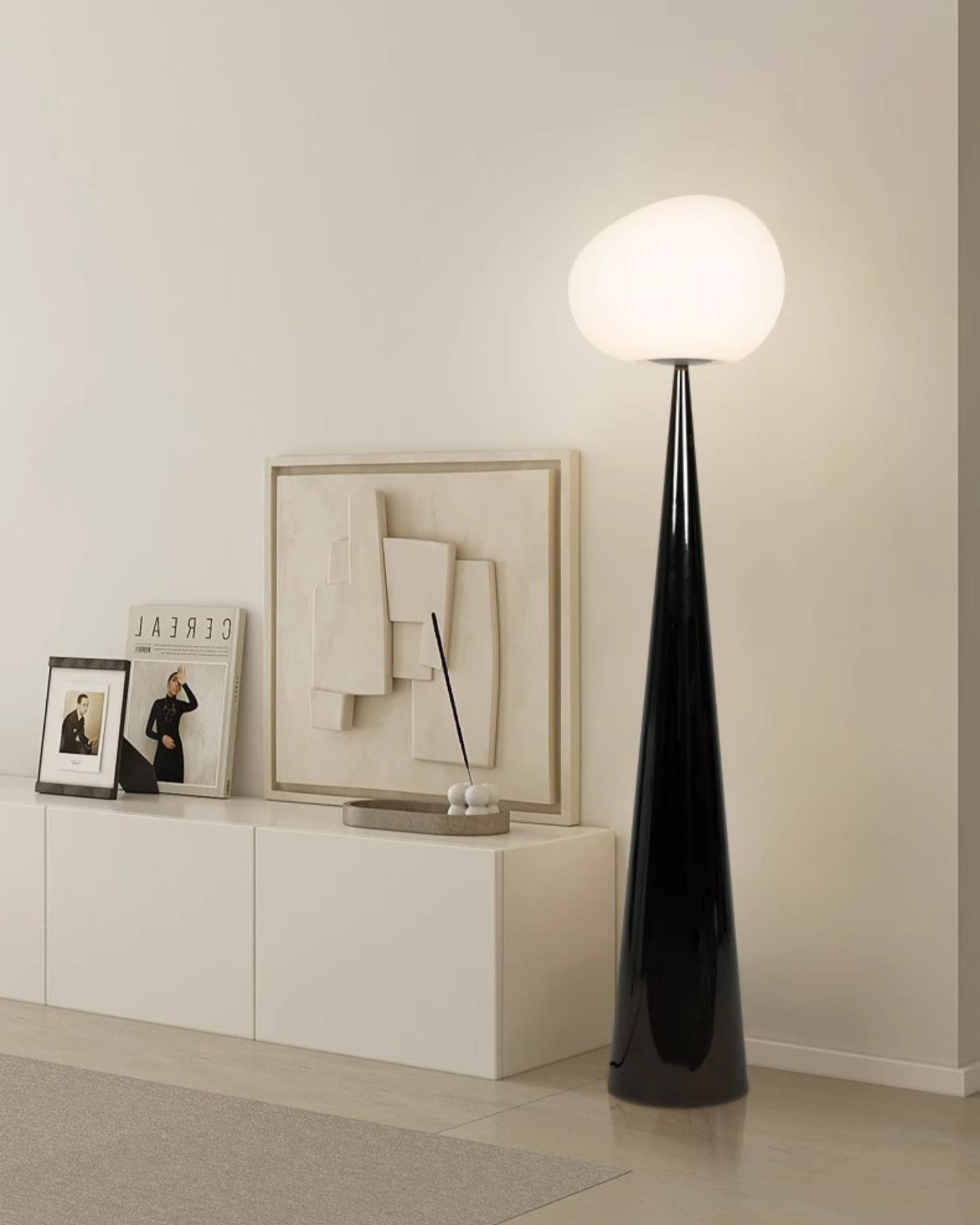 WOMO Globe Black Floor Lamp-WM7086