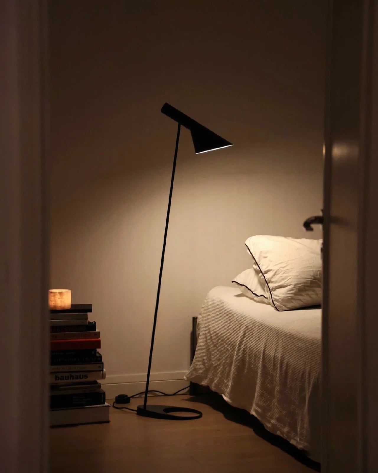 WOMO Minimalist Adjustable Floor Lamp-WM7077