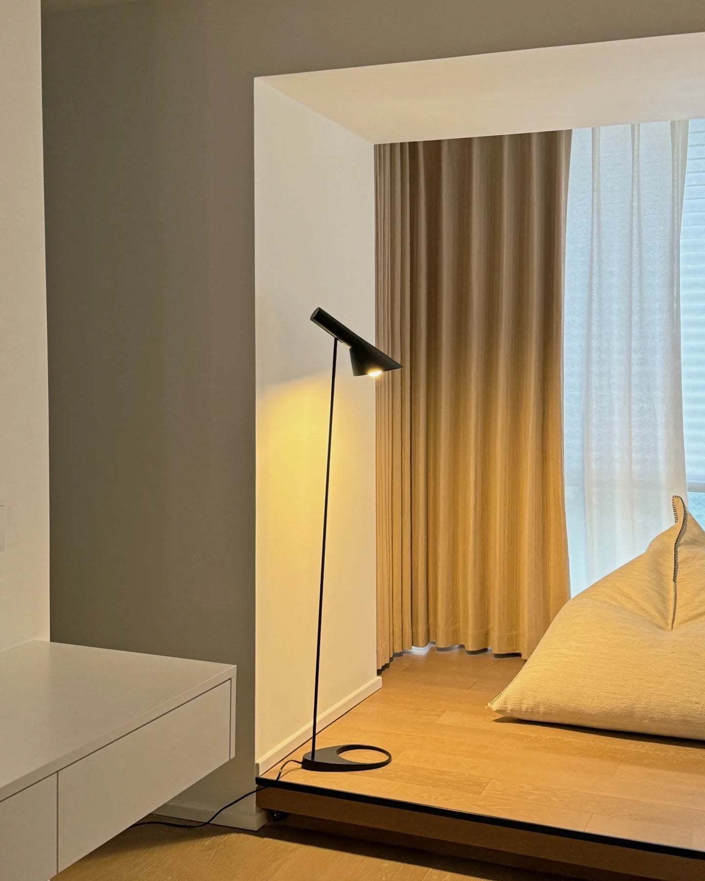 WOMO Minimalist Adjustable Floor Lamp-WM7077