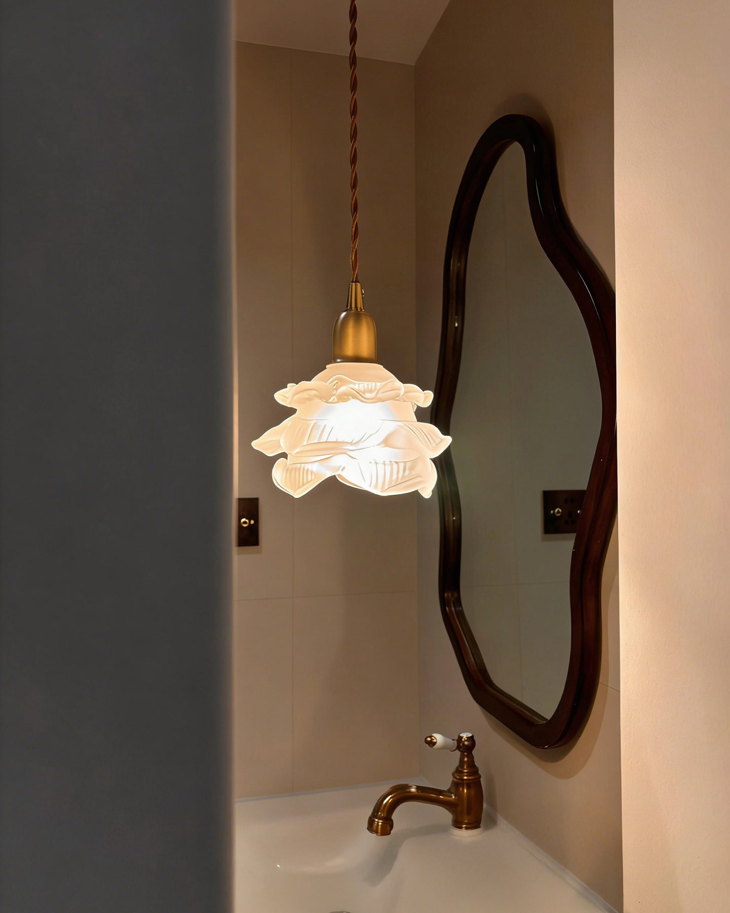 WOMO Cream White Glass Flower Pendant Light-WM3173