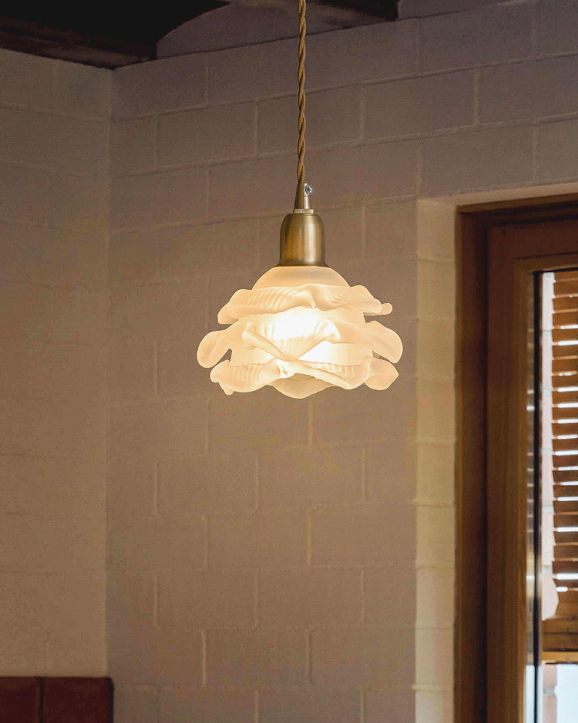 WOMO Cream White Glass Flower Pendant Light-WM3173