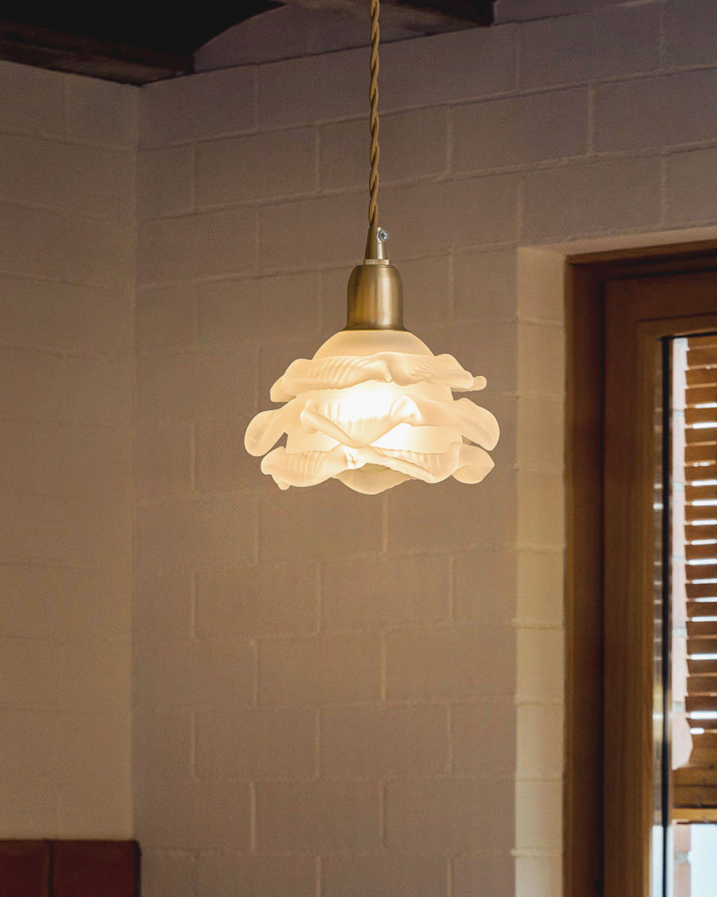 WOMO Cream White Glass Flower Pendant Light-WM3173