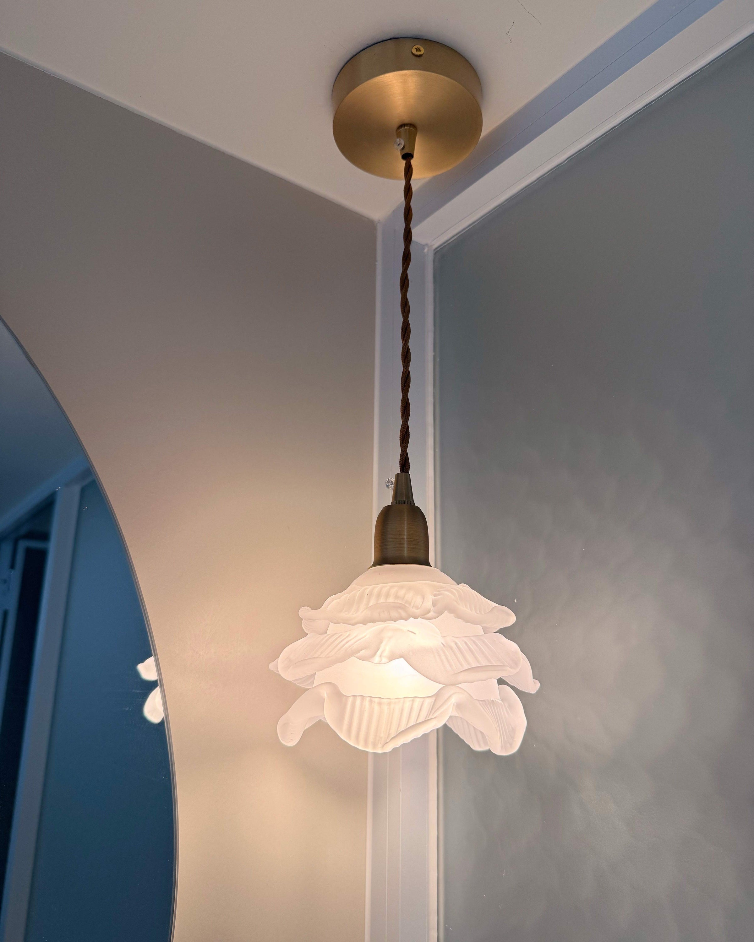WOMO Cream White Glass Flower Pendant Light-WM3173