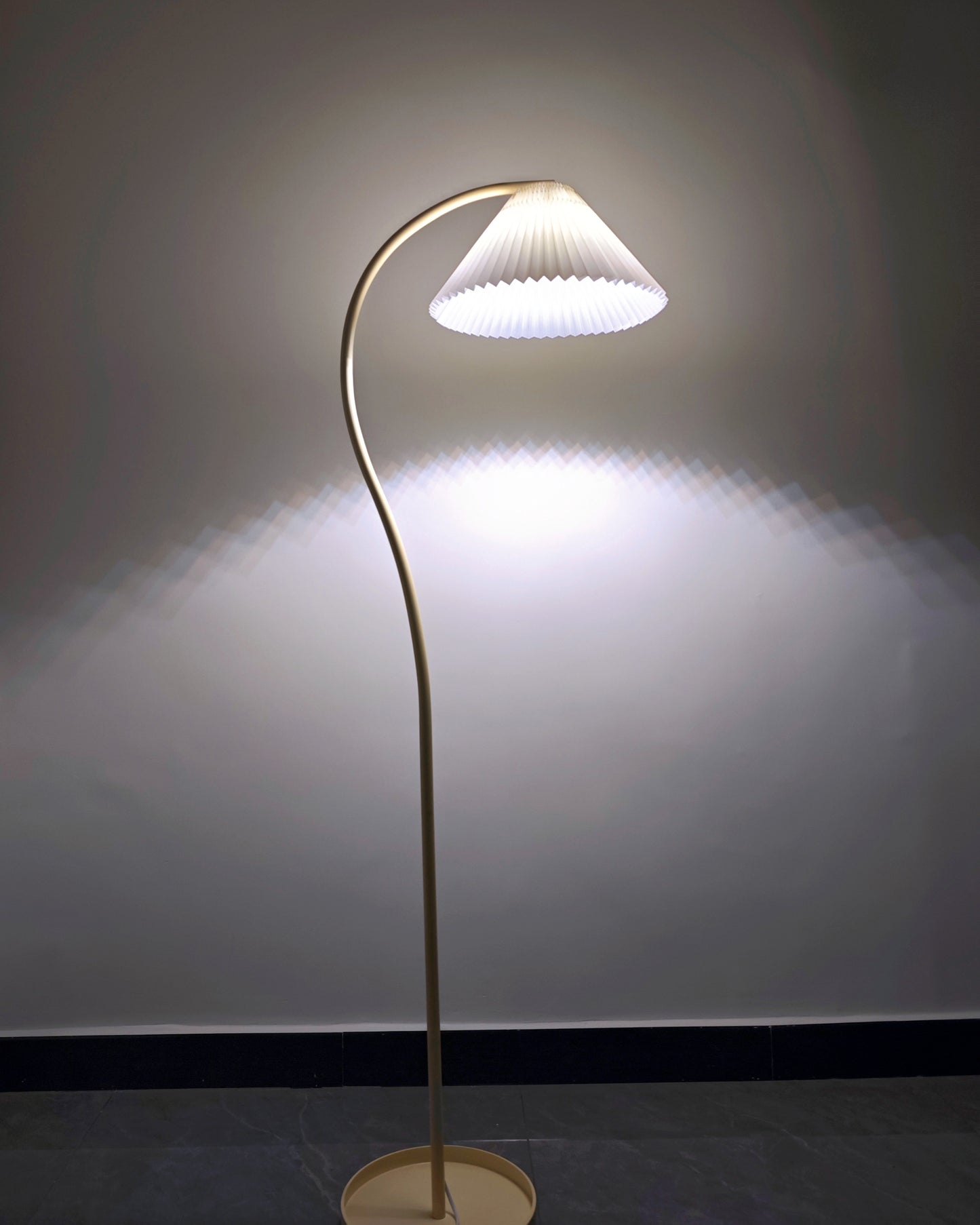 WOMO Pleated Gooseneck Floor Lamp-WM7119