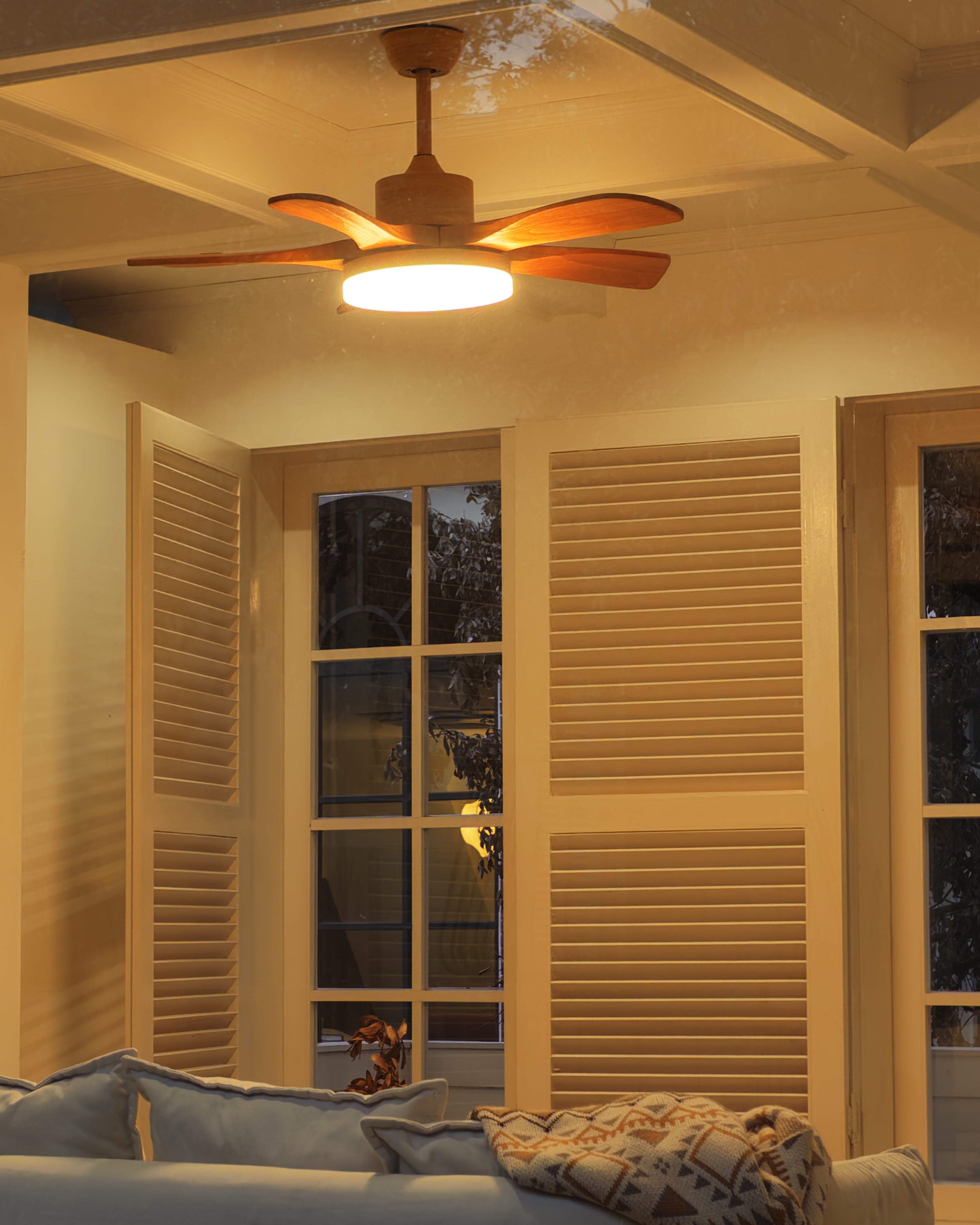 WOMO Scandi Reversible Ceiling Fan with Light-WM5002