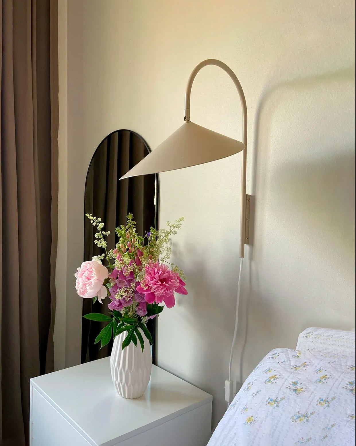 WOMO Swivel Arched Wall Sconce with Plugs and Shade-WM6119