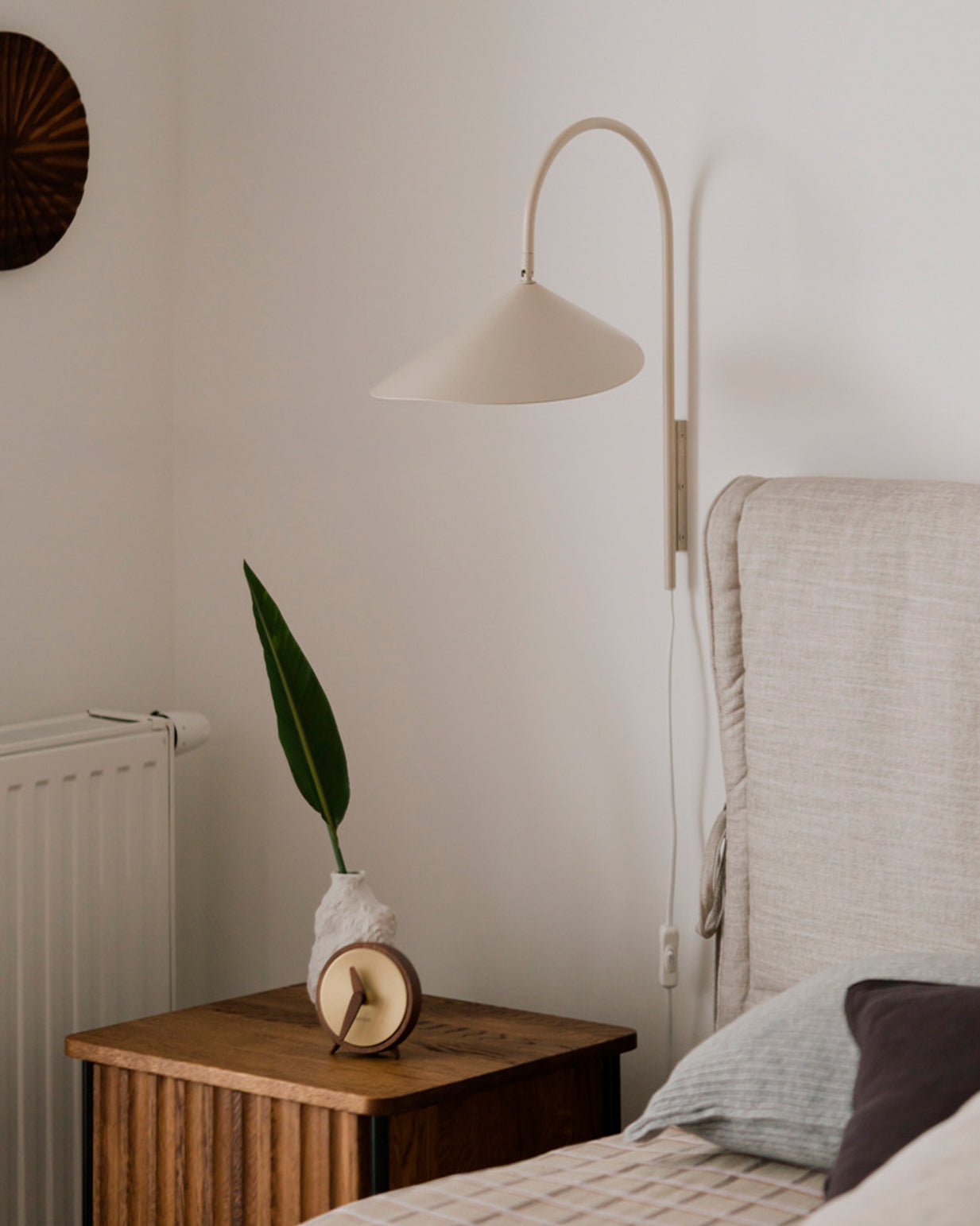 WOMO Swivel Arched Wall Sconce with Plugs and Shade-WM6119